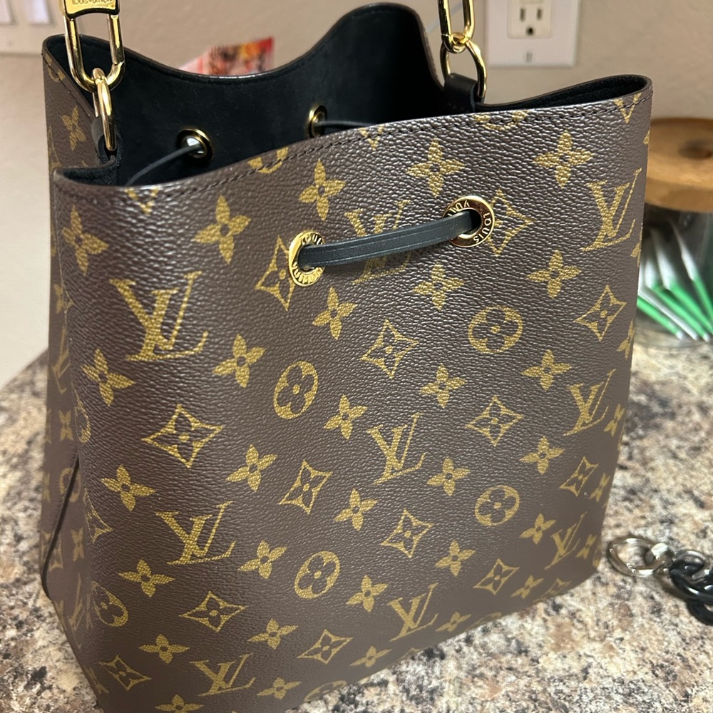 Louis Vuitton NeoNoe MM - Picture 6 of 9